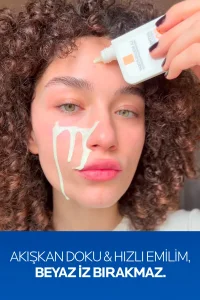 La Roche Posay Yağlı ve Akneye Eğilimli Ciltler için Güneş Bakım Seti - 4