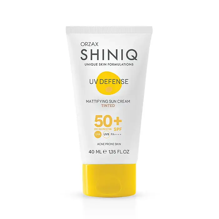 Shiniq Akne Karşıtı Renkli Güneş Koruyucu SPF50+ 40 ml - 1