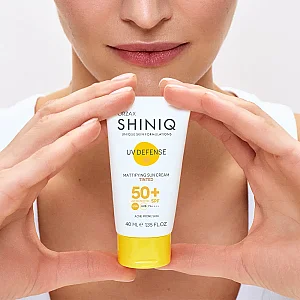 Shiniq Akne Karşıtı Renkli Güneş Koruyucu SPF50+ 40 ml - 2